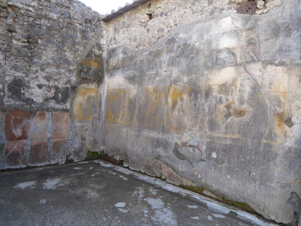 VI.12.2 Pompeii. January 2017. South-west corner and west wall of room on east side of corridor. 
Foto Annette Haug, ERC Grant 681269 DÉCOR.