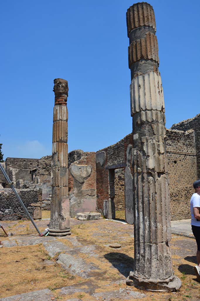 VI.12.5 Pompeii. 14th July 2017. Looking north along east side of impluvium. 
Foto Annette Haug, ERC Grant 681269 DÉCOR.