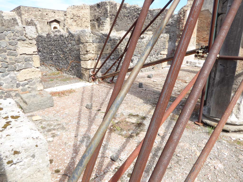 VI.12.5 Pompeii. 14th July 2017. Looking north across flooring on north-west side of Secondary Atrium7. 
Foto Annette Haug, ERC Grant 681269 DÉCOR.