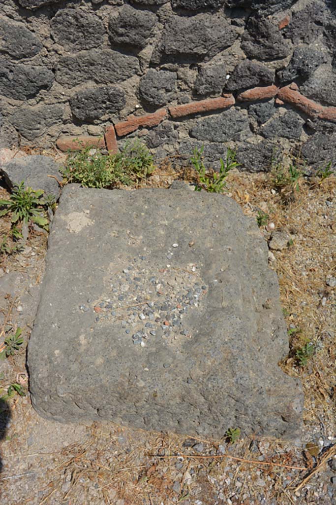 VI.12.5 Pompeii. 14th July 2017. 
Part of money chest base in north-west corner of Secondary Atrium 7, looking north. 
Foto Annette Haug, ERC Grant 681269 DÉCOR.