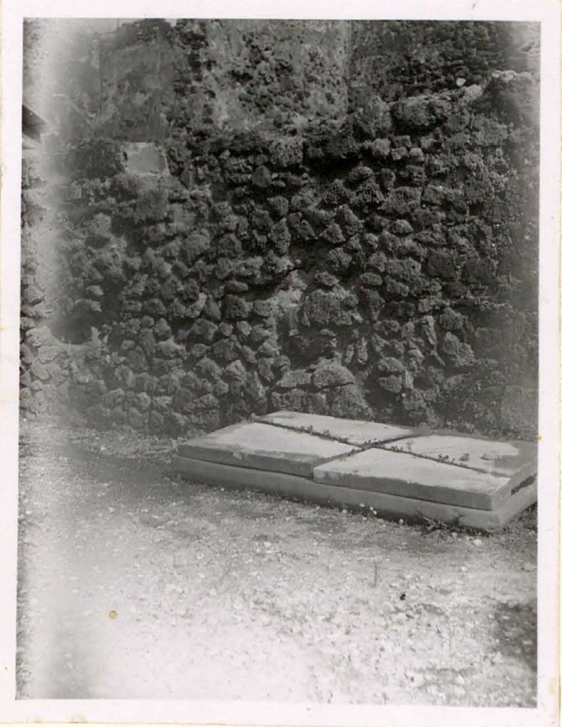 VI.12.5 Pompeii. Pre-1943. Base for safe/money chest.
According to Warscher –
“If, as I believe, this slab of rosy marble served as a base for the safe, the elegance of the house had to be really refined. 
In fact, only a narrow border would have been visible of that slab and most would remain hidden.”
(Se veramente, come io credo, questa lastra di marmo roseo serviva da basamento alla cassaforte, l’eleganza della casa doveva essere davvero raffinatissima. Infatti di tale lastra sarebbe stata visibile solamente uno stretto bordo e la maggior parte sarebbe rimasta nascosta.)
See Warscher, T. (1946). Casa del Fauno, Swedish Institute, Rome. (p.59).
According to Mau,
“Two money chests stood on large flat stones in the rear corners of this atrium 7.”
See Mau, A. (1901). Pompeii, its life and art. (p.296).