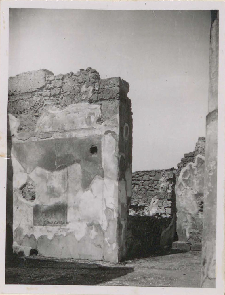 VI.12.5 Pompeii. Pre-1943. North wall of west ala, on west side of tetrastyle atrium 7. 
Looking north towards north-west corner of Tetrastyle atrium 7.
According to Warscher –
This shows the wall of the cubiculum with the remains of the painting of the fourth style – the only example in the whole house.
The room served as a passage between the two atria.
(La parete del cubicolo no.16 con i resti della pittura del quarto stile – l’unico esempio in tutta casa. 
La camera serviva di passaggio fra i due atri.)
See Warscher, T. (1946). Casa del Fauno, Swedish Institute, Rome. (p.57, n.82). 
According to PPM, this is a photo of the secondary atrium and the vestibule 11 (also described as west ala 11). 
See Carratelli, G. P., 1990-2003. Pompei: Pitture e Mosaici: Vol. V. Roma: Istituto della enciclopedia italiana, p. 116.