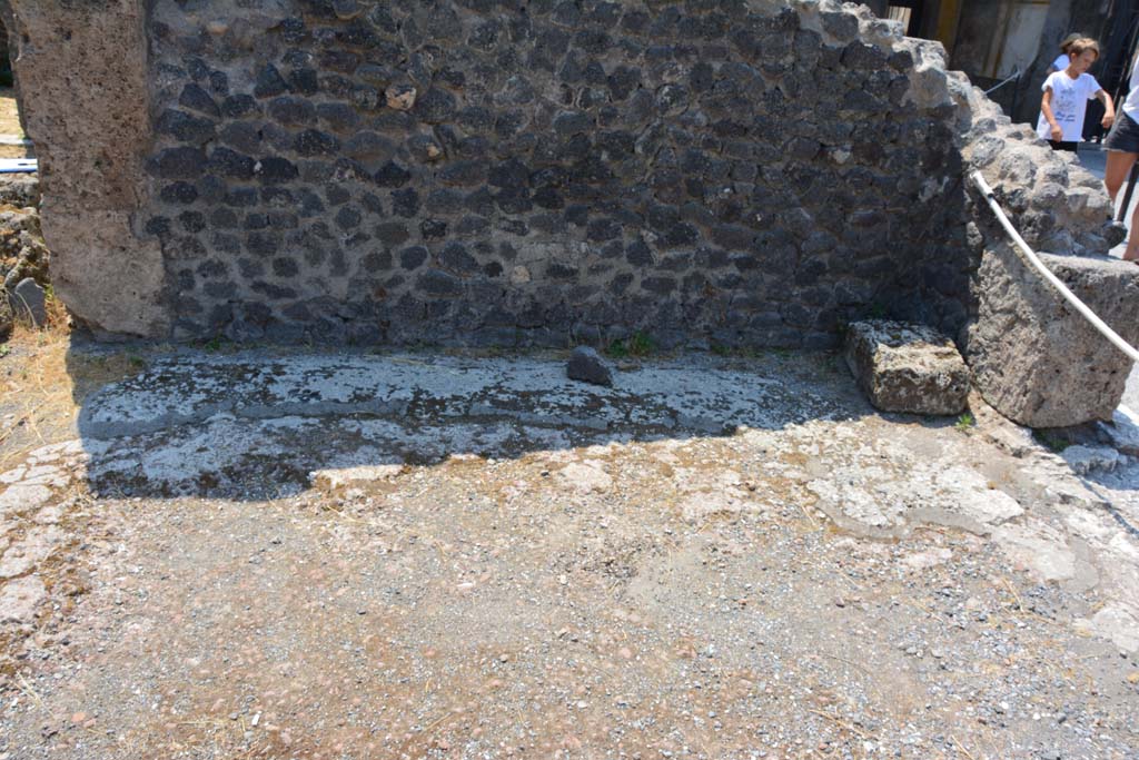 VI.12.5 Pompeii. 14th July 2017. Looking towards south wall in West Ala 11.
Foto Annette Haug, ERC Grant 681269 DÉCOR.