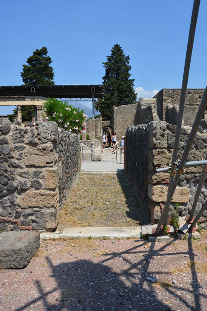 VI.12.5 Pompeii. 14th July 2017. Looking north from Secondary Atrium 7.
Foto Annette Haug, ERC Grant 681269 DÉCOR.