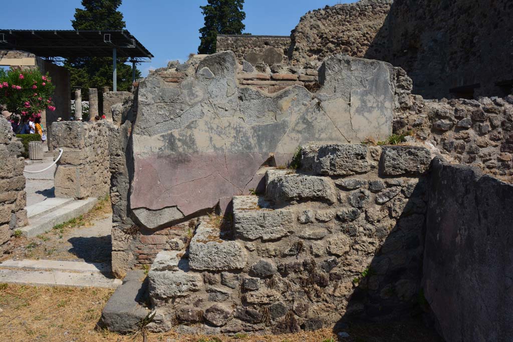 VI.12.5 Pompeii. 14th July 2017. Room 17, stairs set against north wall.
Foto Annette Haug, ERC Grant 681269 DÉCOR.