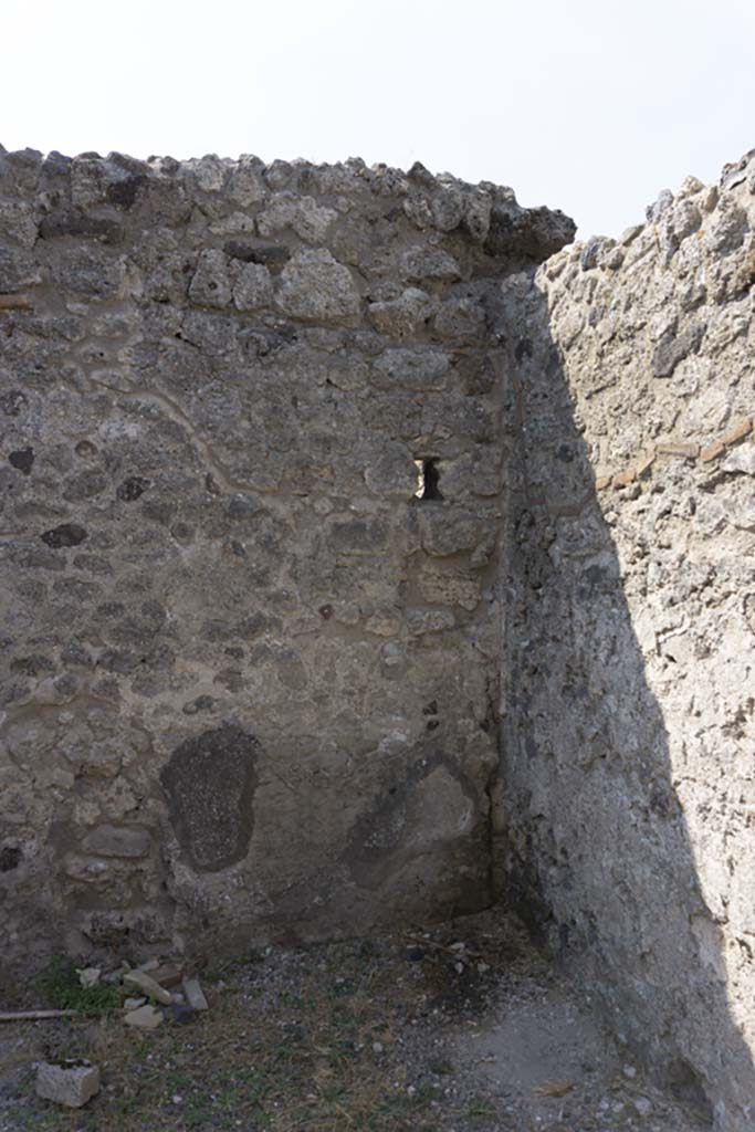 VI.12.5 Pompeii. 14th July 2017. Room 9, south-west corner.
Foto Annette Haug, ERC Grant 681269 DÉCOR.
