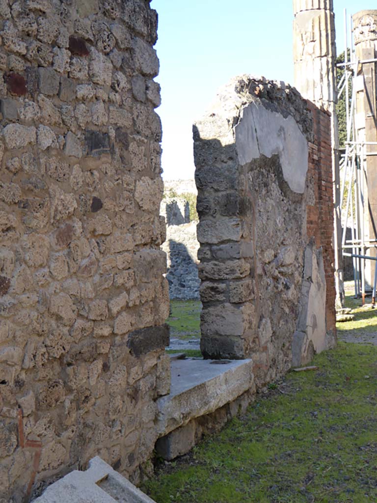 VI.12.5 Pompeii. 4th January 2017. 
Looking north along west side of entrance corridor, with doorway that would have led up to stairs to upper floor.
Foto Annette Haug, ERC Grant 681269 DÉCOR.