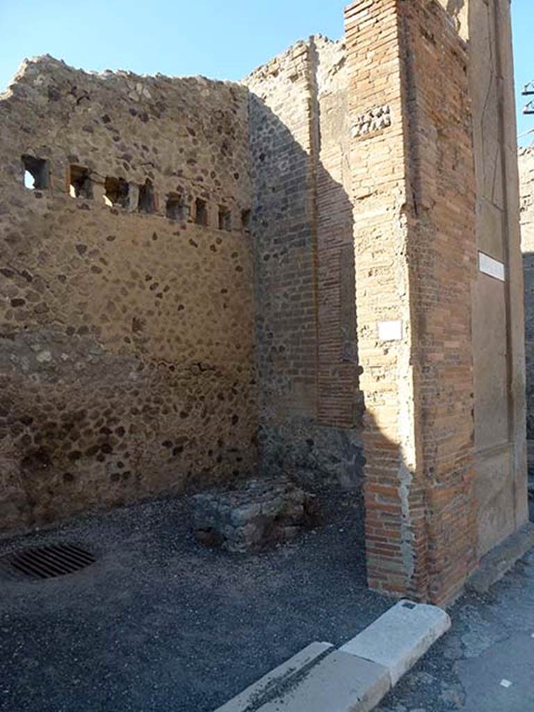 VI.12.6 Pompeii. June 2012. Looking towards north-east corner of shop. Photo courtesy of Michael Binns.