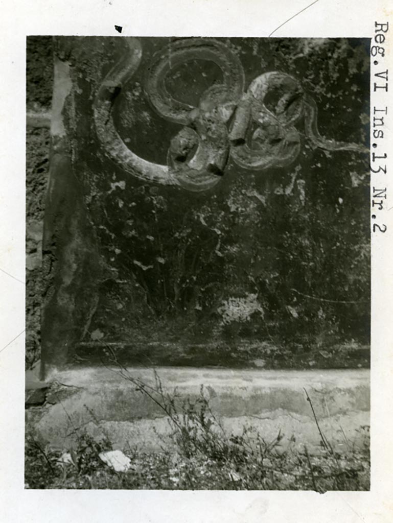 VI.13.2 Pompeii. Pre-1937-39. Detail of the remains of the serpent formed in stucco relief.
Photo courtesy of American Academy in Rome, Photographic Archive. Warsher collection no. 584b.