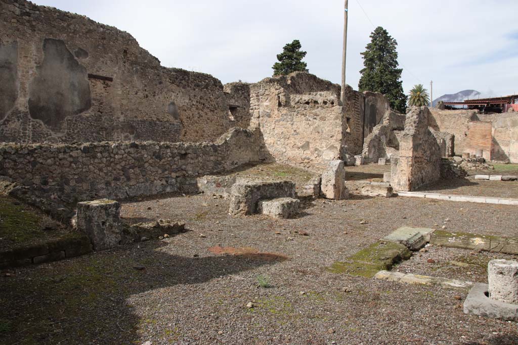 VI.13.2 Pompeii. October 2020. Looking towards west side of atrium and site of demolished cubiculum, and other rooms. 
Photo courtesy of Klaus Heese.