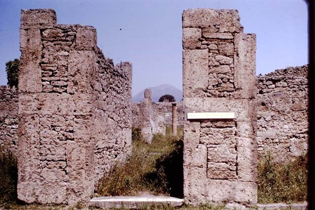 VI.13.6 Pompeii. 1964. Entrance doorway, looking north towards west side of entrance corridor. Photo by Stanley A. Jashemski.
Source: The Wilhelmina and Stanley A. Jashemski archive in the University of Maryland Library, Special Collections (See collection page) and made available under the Creative Commons Attribution-Non Commercial License v.4. See Licence and use details.
J64f1088