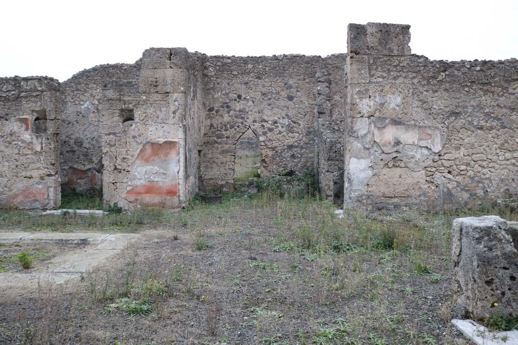 VI.13.6 Pompeii. December 2018. 
Looking west across north end of atrium towards a cubiculum, on left, and west ala, in centre. Photo courtesy of Aude Durand.