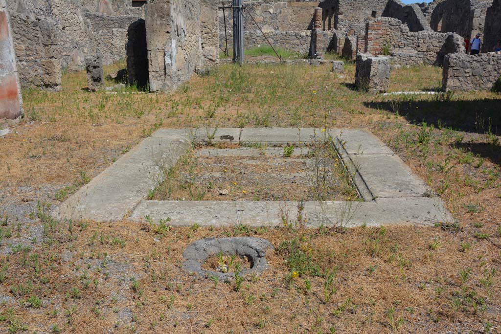 VI.13.6 Pompeii. July 2017. Impluvium in atrium.
Foto Annette Haug, ERC Grant 681269 DÉCOR.