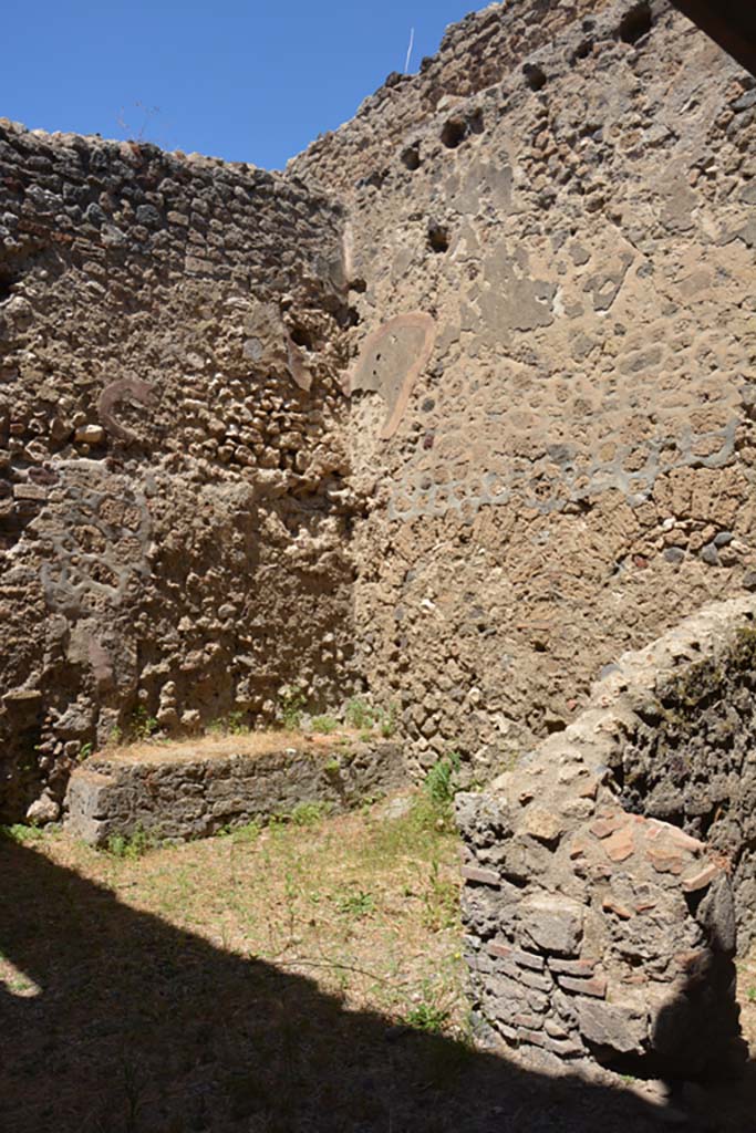 VI.13.19 Pompeii. July 2017. 
Looking north-west from entrance doorway across a room originally linked to the kitchen by means of a door, with latrine, on right.
Foto Annette Haug, ERC Grant 681269 DÉCOR.