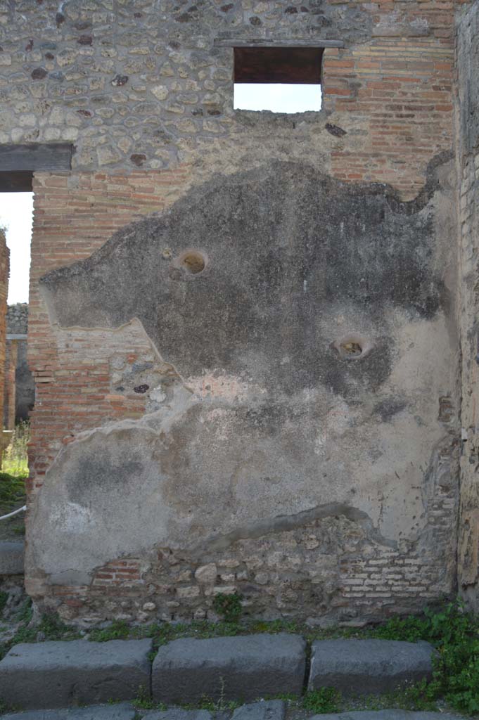 VI.13.16 Pompeii. March 2019. North side of entrance doorway, with remaining plaster. 
Foto Taylor Lauritsen, ERC Grant 681269 DÉCOR.