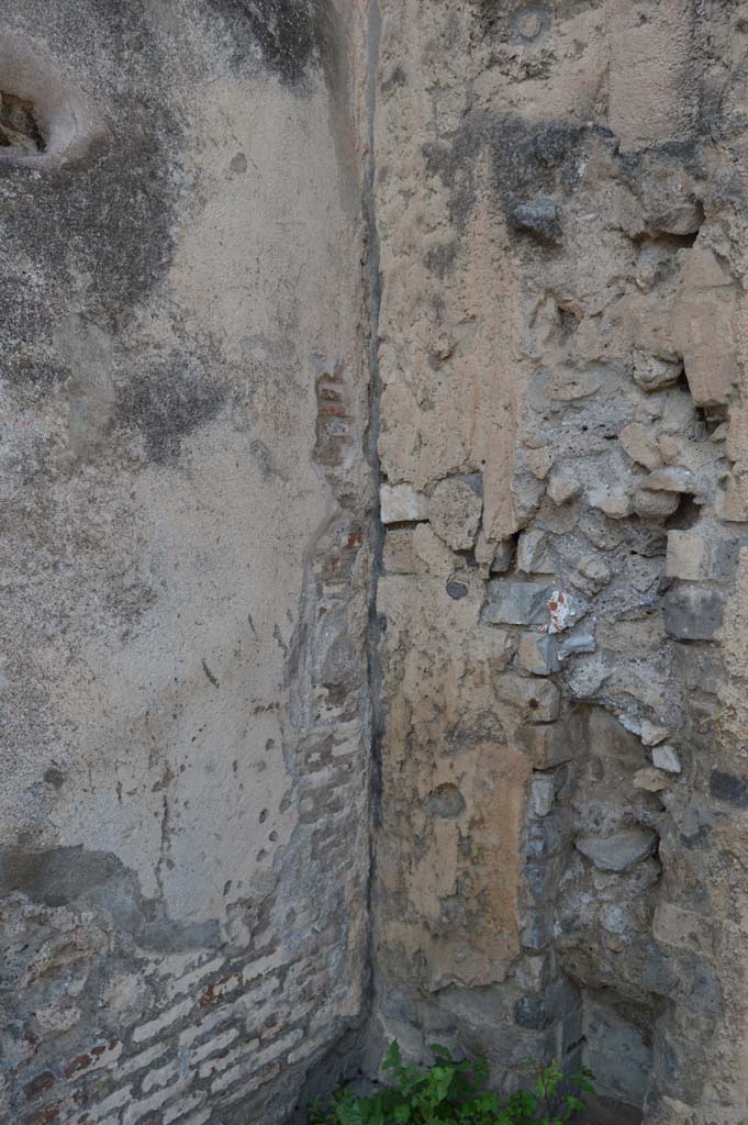 VI.13.16 Pompeii. March 2019. 
Façade on north side of entrance doorway, on left, and detail of part of water-tower, on right. 
Foto Taylor Lauritsen, ERC Grant 681269 DÉCOR.