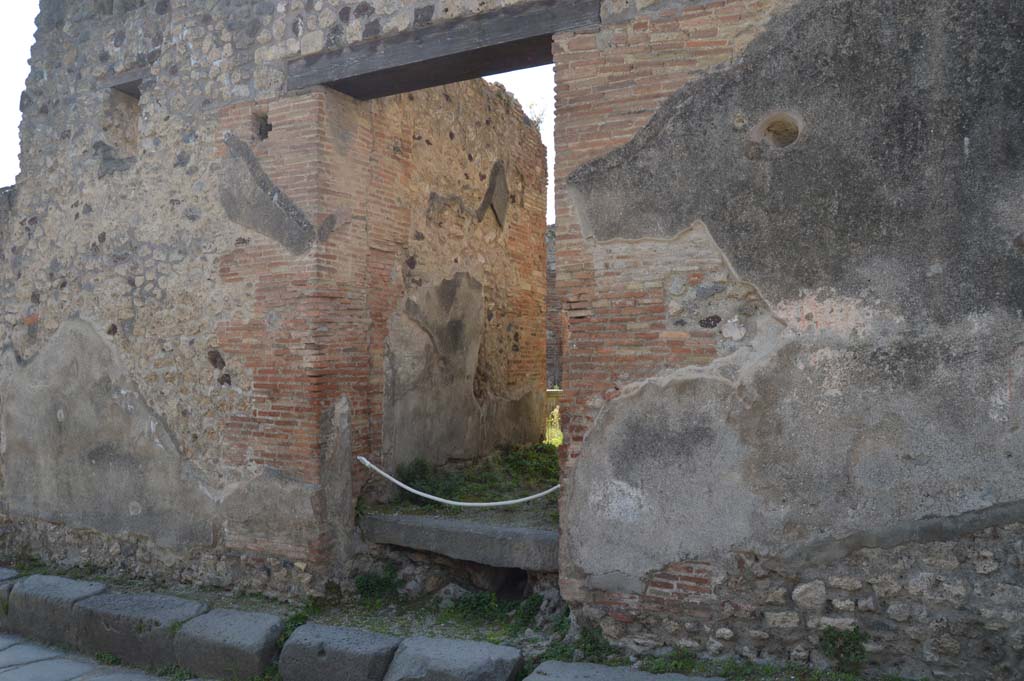VI.13.16 Pompeii. March 2019 Looking south-west to entrance doorway
Foto Taylor Lauritsen, ERC Grant 681269 DÉCOR.