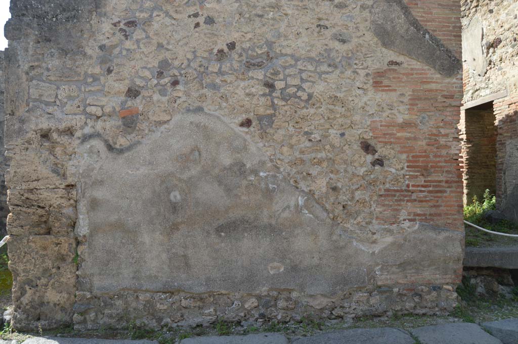 VI.13.16 Pompeii. March 2019. South side of entrance doorway, on right, detail of remaining plaster.
Foto Taylor Lauritsen, ERC Grant 681269 DÉCOR.