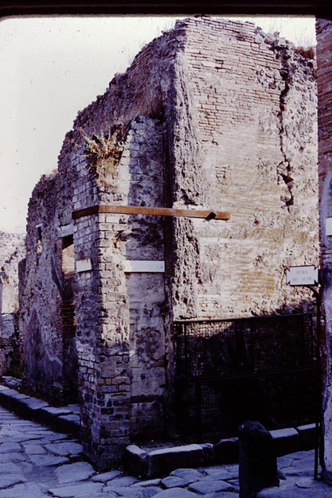 Water tower at corner of Vicolo di Mercurio and Vicolo dei Vettii near to VI.13.16, Pompeii, 1980. 
Photo by Stanley A. Jashemski.   
Source: The Wilhelmina and Stanley A. Jashemski archive in the University of Maryland Library, Special Collections (See collection page) and made available under the Creative Commons Attribution-Non-Commercial License v.4. See Licence and use details.
J80f0220