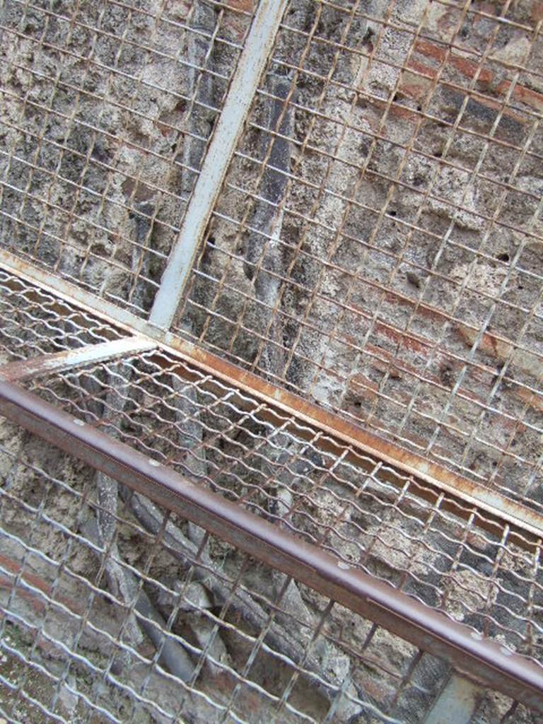 Lead pipes on back wall of VI.13.16 on Vico di Mercurio