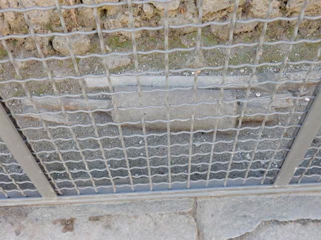 VI.13.16 Pompeii. May 2017. Detail of lead pipes in pavement in Vicolo di Mercurio.
Photo courtesy of Buzz Ferebee.