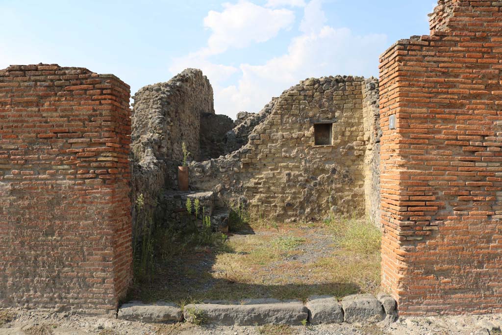 VI.14.4 Pompeii. December 2018. Looking north to entrance doorway on Via della Fortuna. Photo courtesy of Aude Durand.