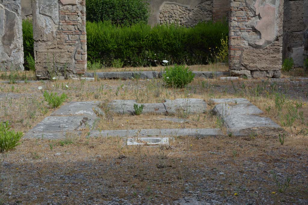 VI.14.12 Pompeii. July 2017. Looking north across impluvium in atrium.
Foto Annette Haug, ERC Grant 681269 DÉCOR.