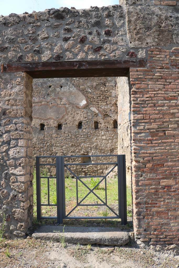 VI.14.19, Pompeii. December 2018. 
Looking north to entrance doorway. Photo courtesy of Aude Durand.