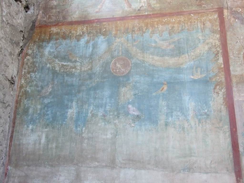 VI.14.20 Pompeii. March 2009. Room 18, painting of garlands and birds from middle section of south end of west wall of garden area.
