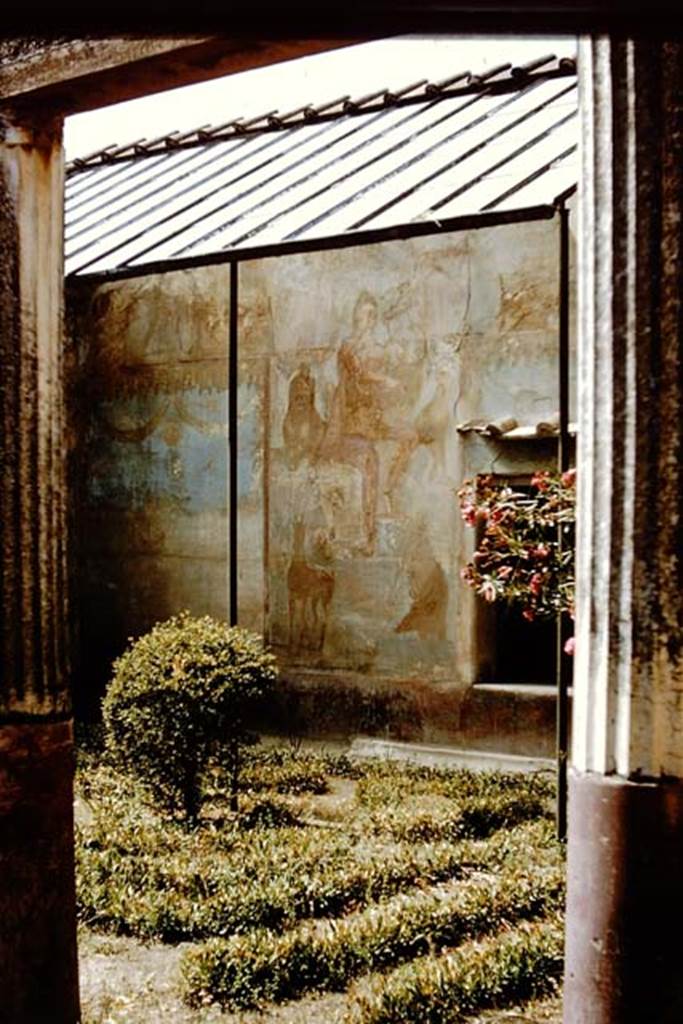 VI.14.20 Pompeii. 1959. Room 18, looking south-west across garden area. Photo by Stanley A. Jashemski.
Source: The Wilhelmina and Stanley A. Jashemski archive in the University of Maryland Library, Special Collections (See collection page) and made available under the Creative Commons Attribution-Non Commercial License v.4. See Licence and use details.
J59f0421
