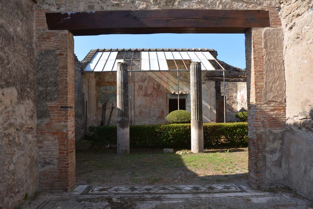 VI.14.20 Pompeii. October 2019. Room 4, looking west across threshold of tablinum.
Foto Annette Haug, ERC Grant 681269 DÉCOR.