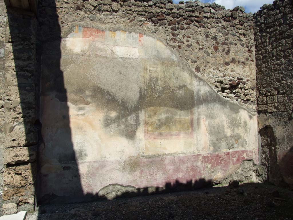 VI.14.20 Pompeii. March 2009. Room 10, north wall of triclinium.