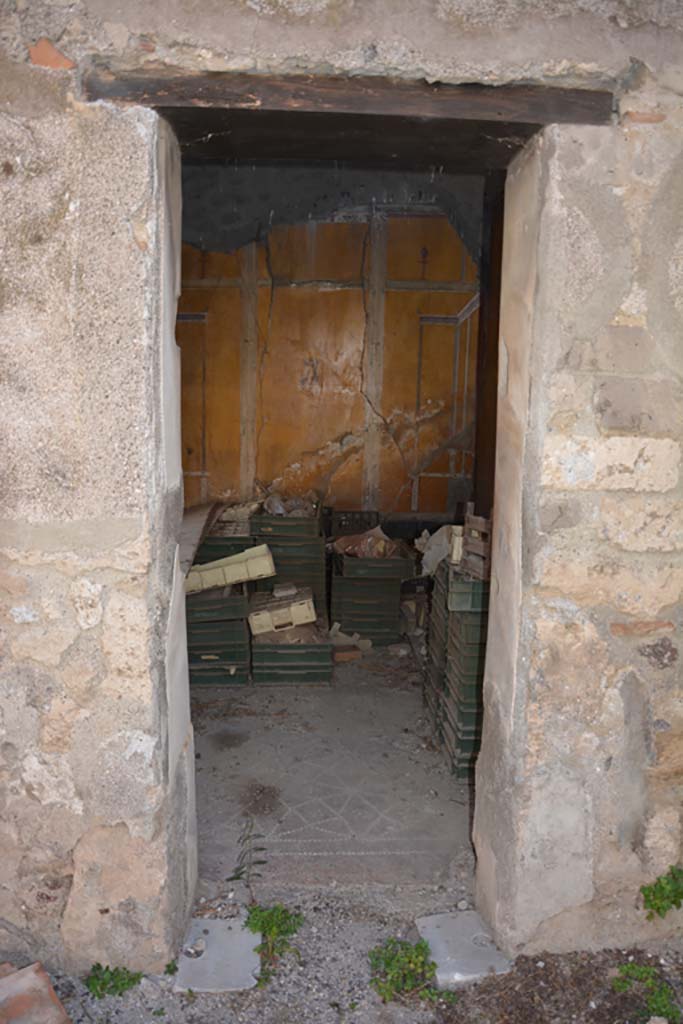 VI.14.20 Pompeii. October 2019. Room 13, looking south through doorway.
Foto Annette Haug, ERC Grant 681269 DÉCOR.