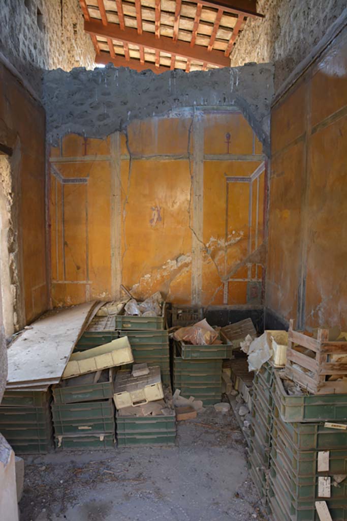 VI.14.20 Pompeii. October 2019. Room 13, looking towards south wall from doorway.
Foto Annette Haug, ERC Grant 681269 DÉCOR.