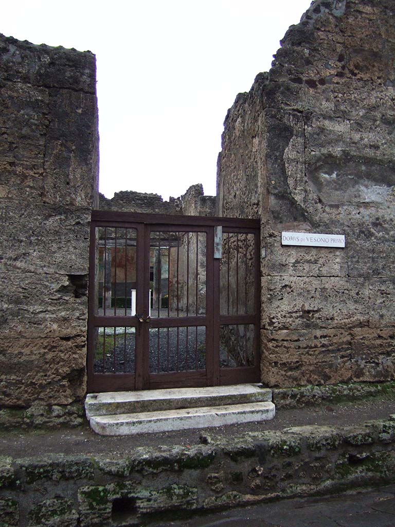 VI.14.20 Pompeii. December 2005. Entrance doorway.