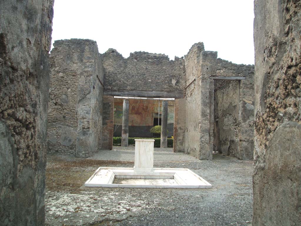 VI.14.20 Pompeii. May 2005. Looking west across atrium 1 towards tablinum 4.