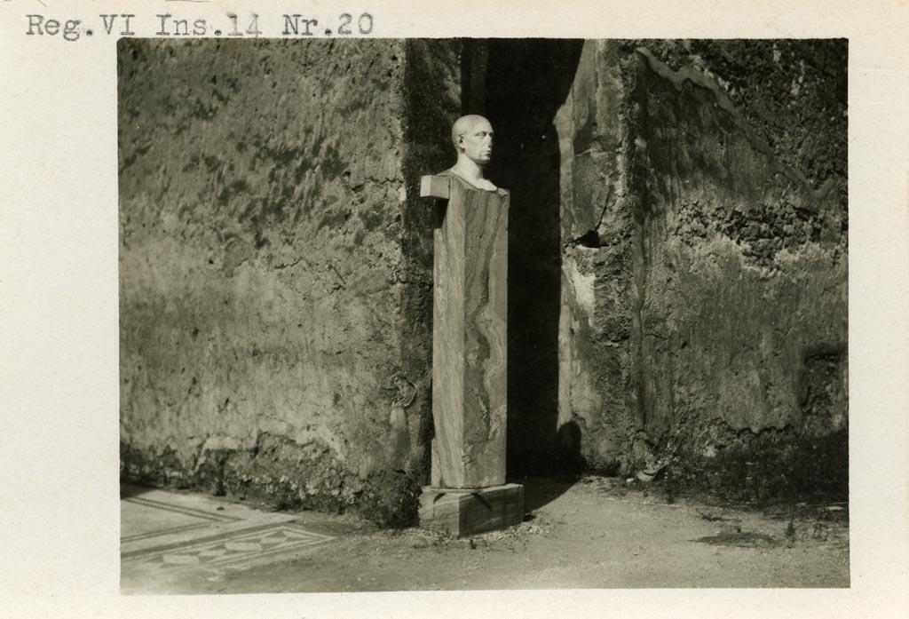 VI.14.20 Pompeii. pre-1937-39. The marble bust of Vesonius Primus is seen on the north side of the tablinum.
Photo courtesy of American Academy in Rome, Photographic Archive.  Warsher collection no. 1847.