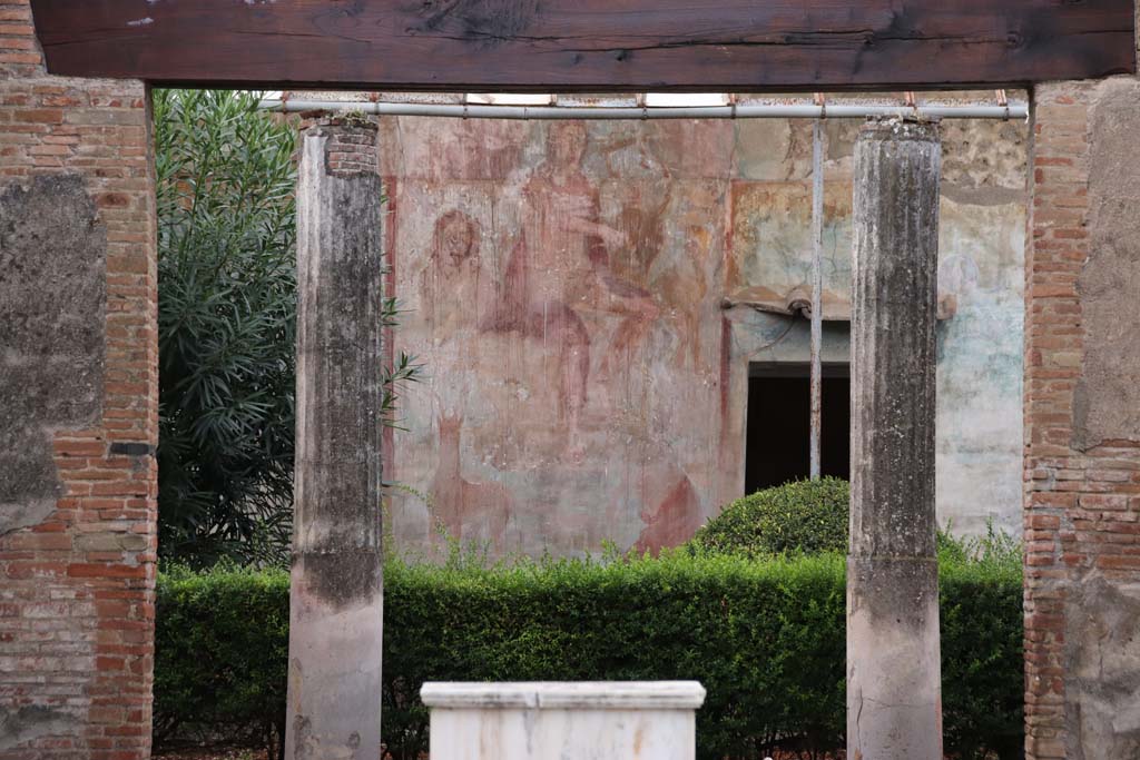 VI.14.20 Pompeii. October 2020. Looking towards west wall of peristyle with painting of Orpheus. Photo courtesy of Klaus Heese.