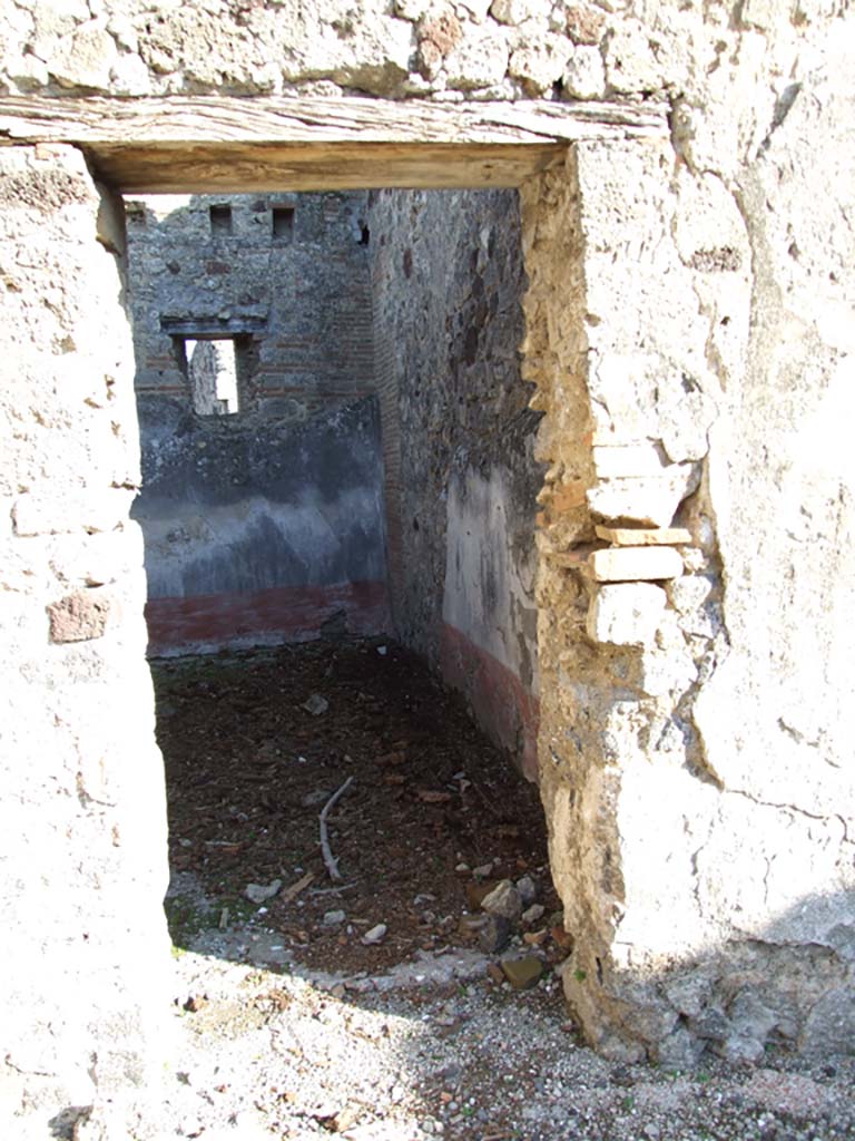 VI.14.22 Pompeii. December 2007. 
Room 11, room on north of the entrance with window onto Via Stabiana.