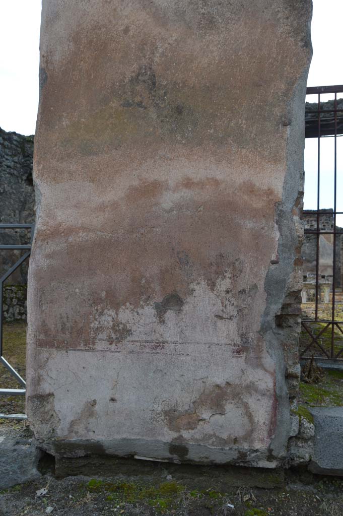 VI.14.22 Pompeii. March 2018. 
South side of entrance doorway, detail from front façade on pilaster, with VI.14.21, on left.
Foto Taylor Lauritsen, ERC Grant 681269 DÉCOR.