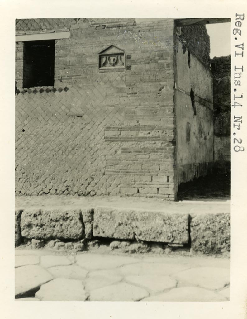 VI.14.28 Pompeii. Pre-1937-39. Looking towards south wall, on right, shown with front facade.
Photo courtesy of American Academy in Rome, Photographic Archive. Warsher collection no. 1791a.