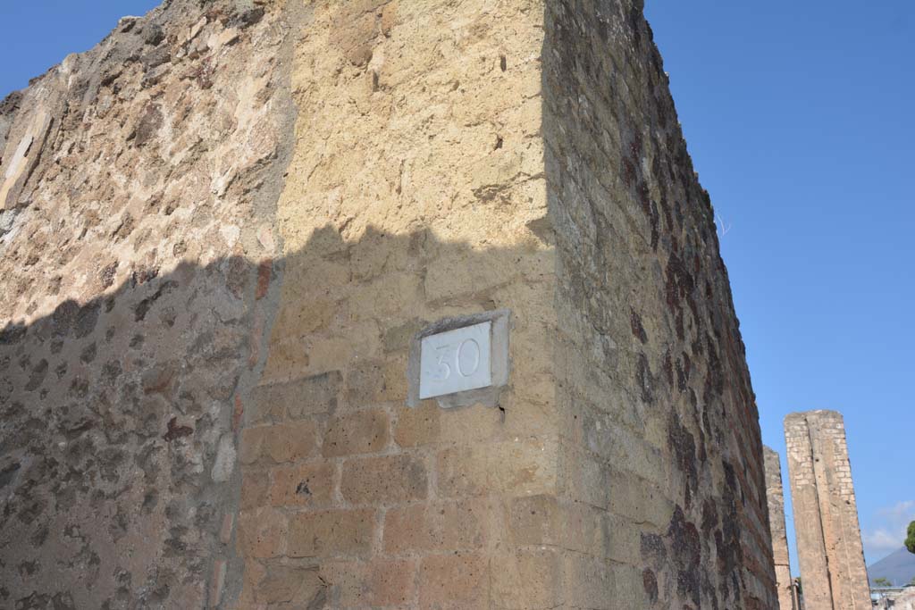VI.14.30 Pompeii. October 2019. Identification number on north side of entrance doorway.
Foto Annette Haug, ERC Grant 681269 DÉCOR.
