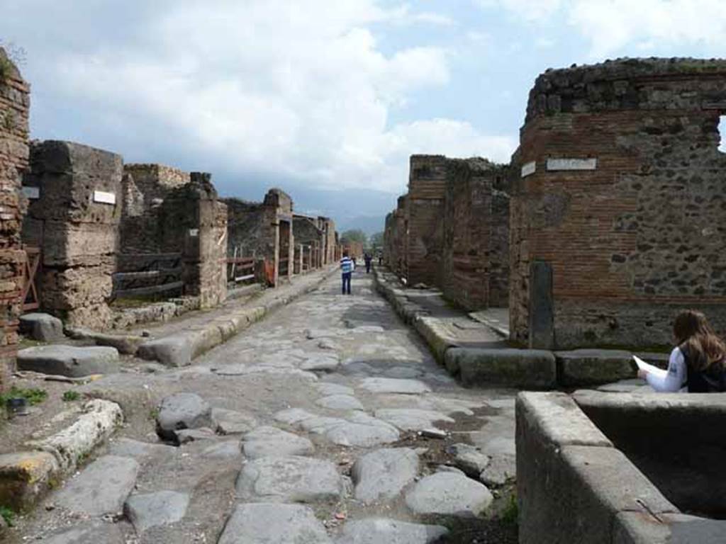 VI.14.31 Pompeii. May 2010. Looking south towards middle of Via Stabiana (Via del Vesuvio) with the north east corner of VI.14 on the right. Near here the cast of the woman with her tunic raised above her head and the supine man, were made.