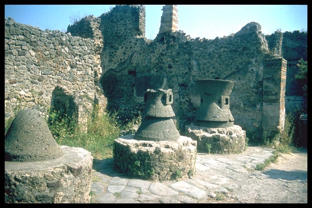 VI.14.32 Pompeii. Mills on east side. 
Photographed 1970-79 by Günther Einhorn, picture courtesy of his son Ralf Einhorn.