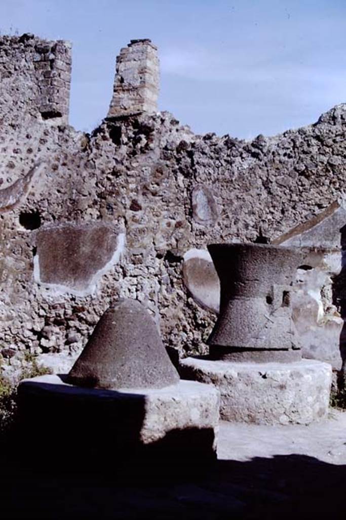 VI.14.32 Pompeii.  1968. Looking towards mills on east side. Photo by Stanley A. Jashemski.
Source: The Wilhelmina and Stanley A. Jashemski archive in the University of Maryland Library, Special Collections (See collection page) and made available under the Creative Commons Attribution-Non Commercial License v.4. See Licence and use details. J68f0266