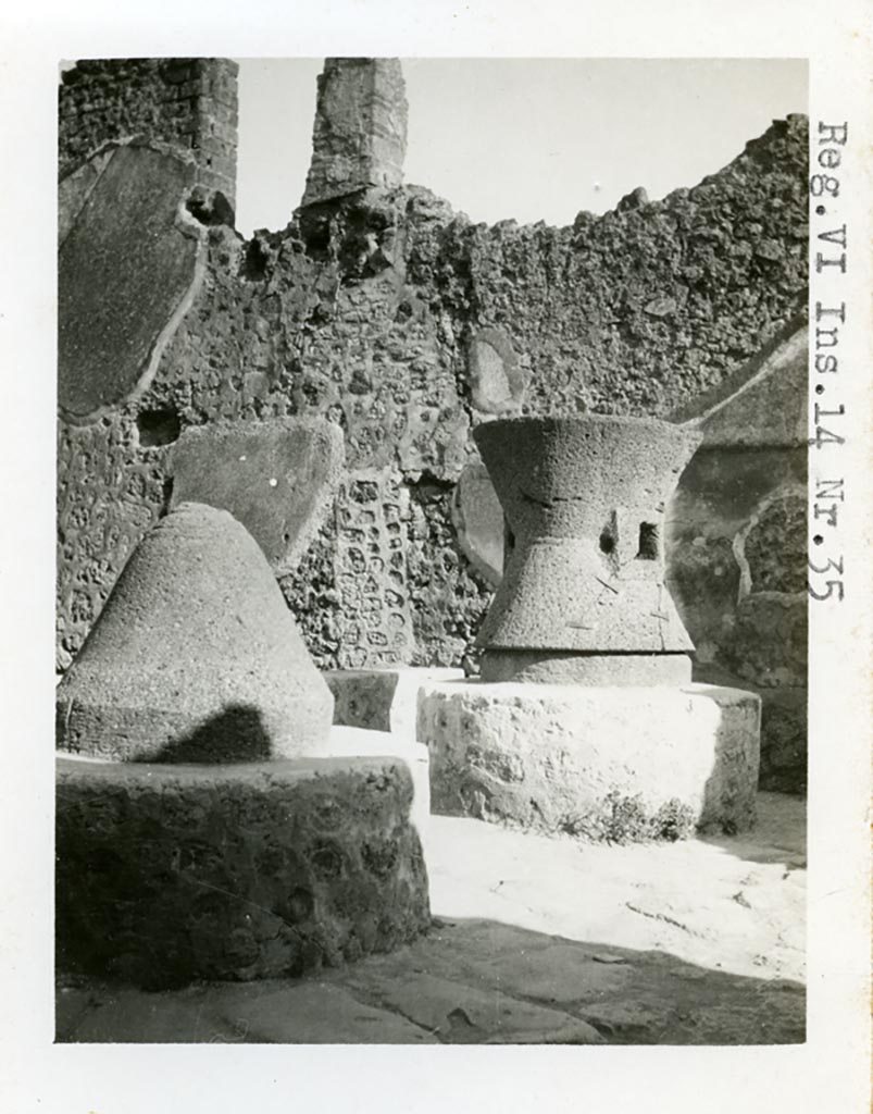 VI.14.32 Pompeii, but shown as VI.14.35 on photo. Pre-1937-1939. Looking towards mills on east side.
Photo courtesy of American Academy in Rome, Photographic Archive. Warsher collection no. 248.