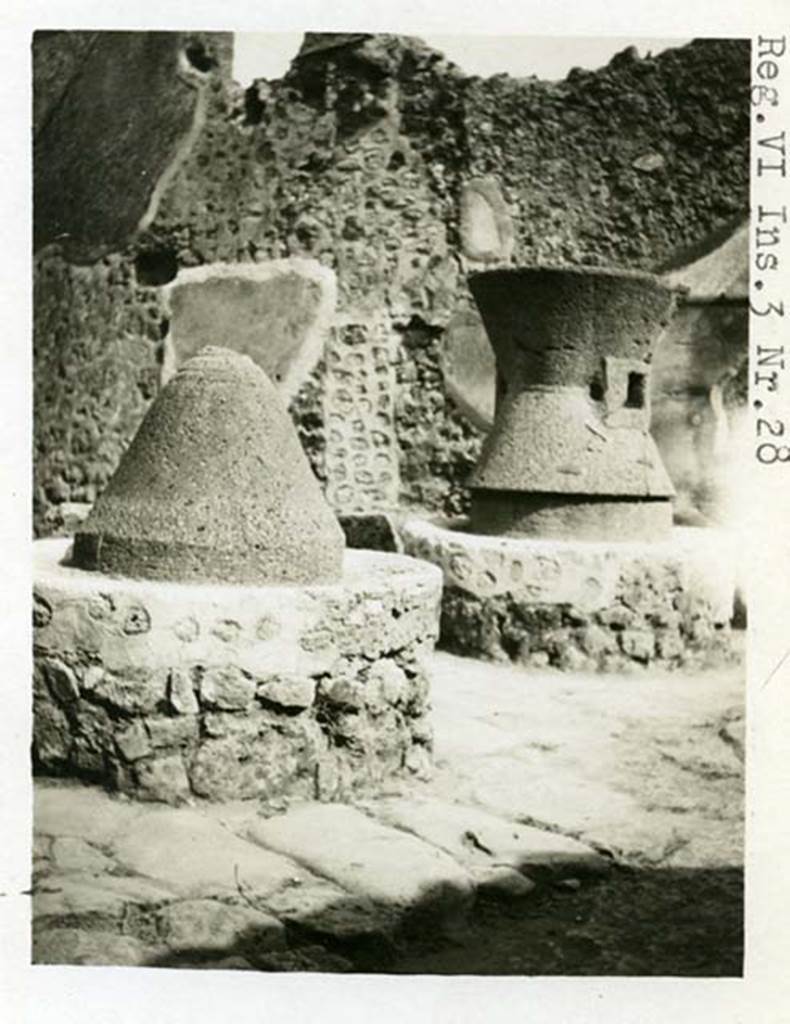 VI.14.32 Pompeii but photo numbered as VI.3.28. Pre-1937-1939. Mills. 
Photo courtesy of American Academy in Rome, Photographic Archive. Warsher collection no. 255.