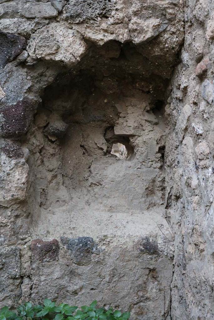 VI.14.36 Pompeii. December 2018. 
Recess/niche in north-west corner of kitchen above hearth. Photo courtesy of Aude Durand.