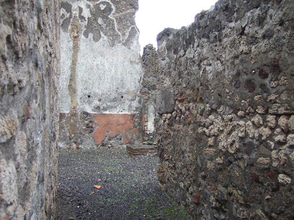 VI.14.37 Pompeii. December 2005. Looking across atrium towards east wall, from entrance doorway.