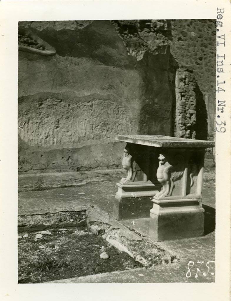 VI.14.39 Pompeii. Pre-1937-39. Looking north-east across atrium.
Photo courtesy of American Academy in Rome, Photographic Archive. Warsher collection no. 875.